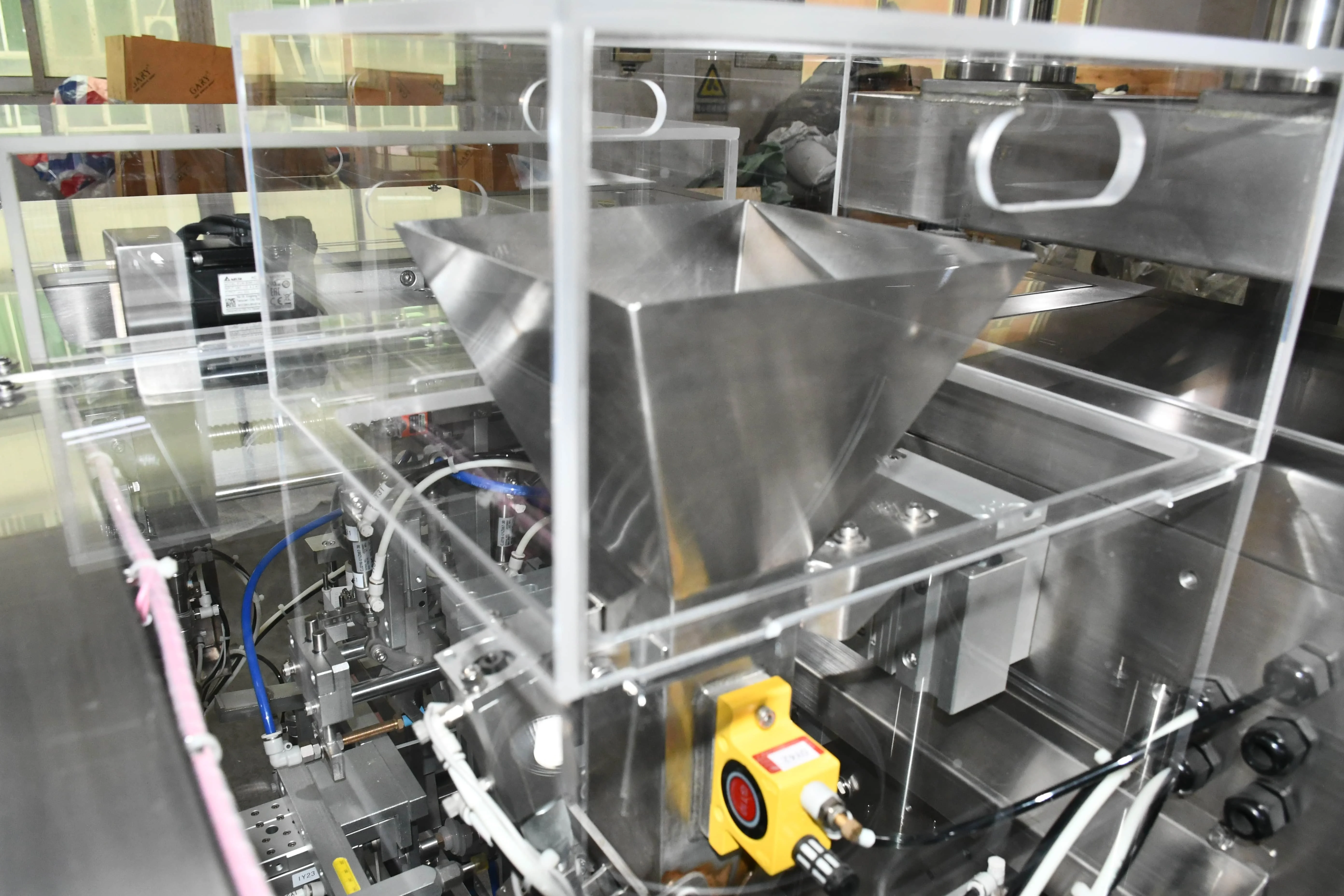 Automatic Soft Sweets Gummy Worms Candy Premade Pouch Linear Doypack Packing Machine