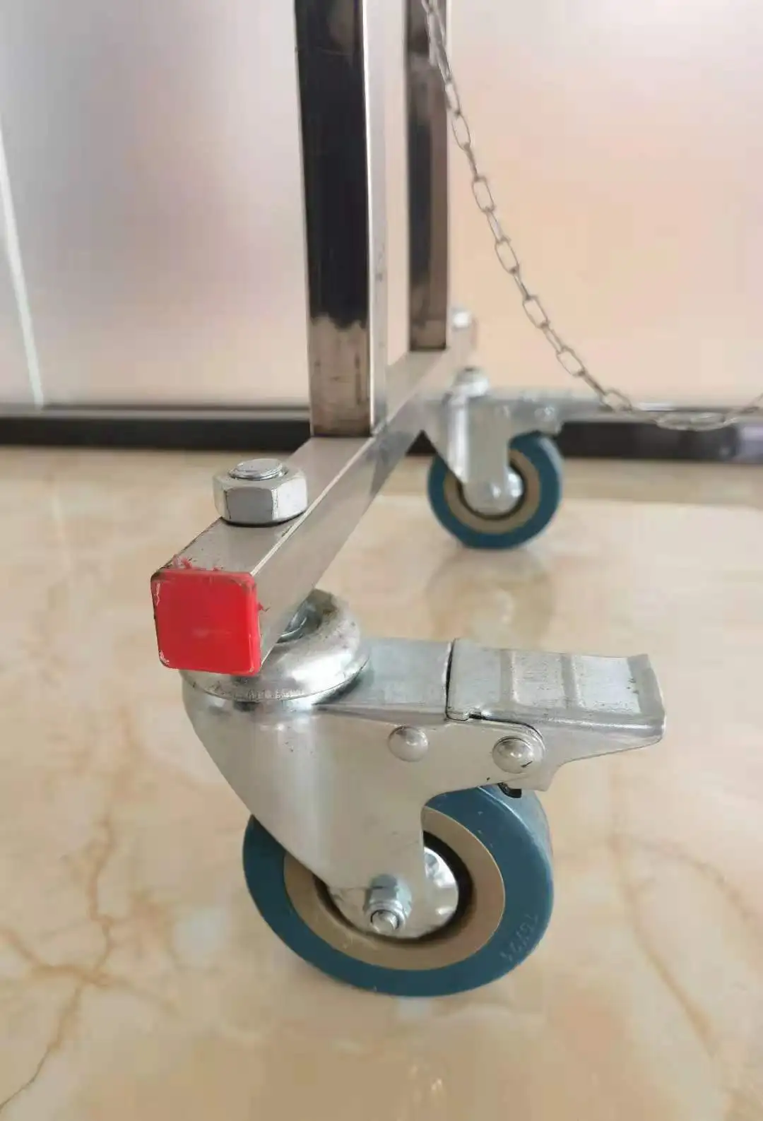 The stainless steel telescopic fence can be used as a movable barrier