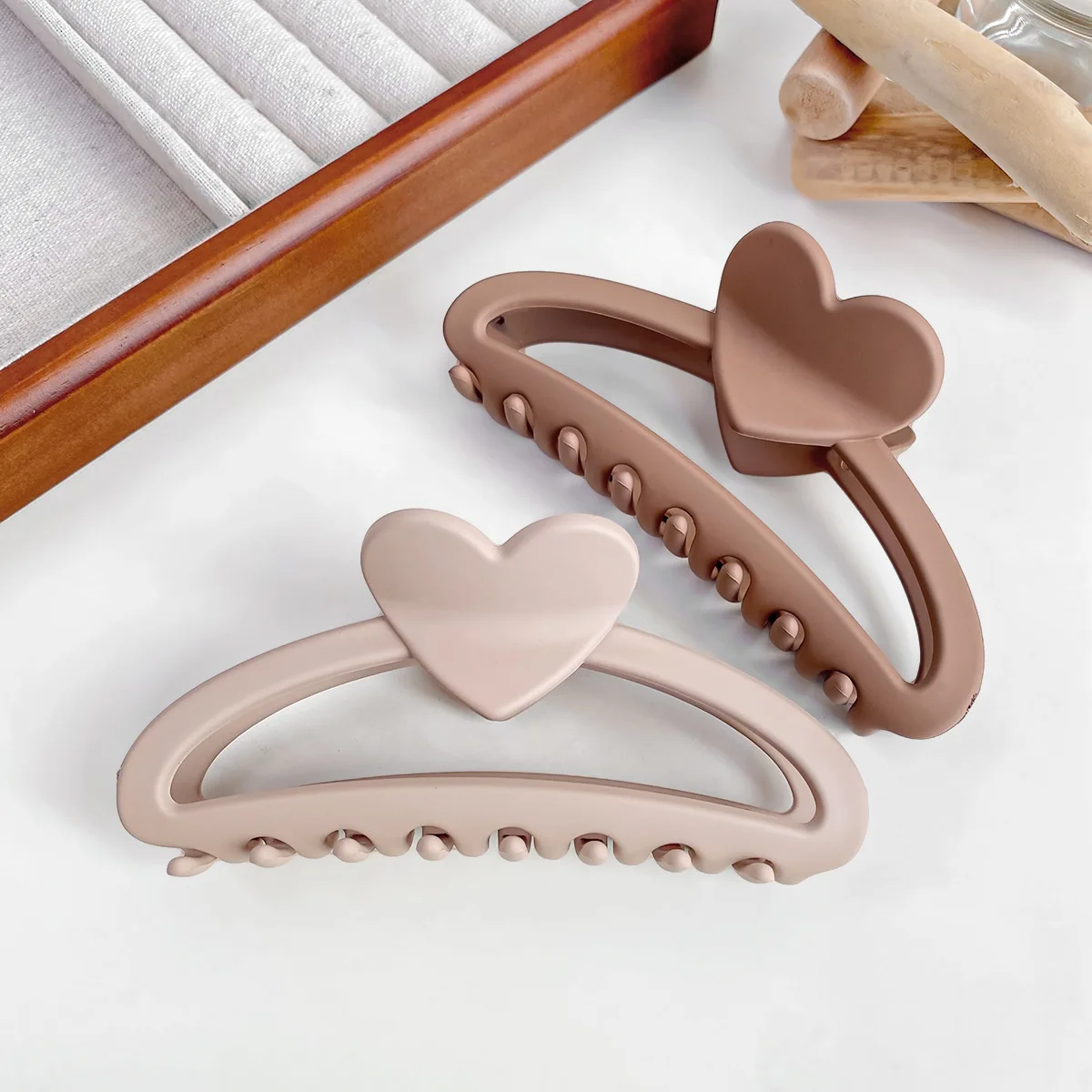 Heart Shaped Shark Claw Clip For Girls Semicircle Hollow Out Matte Hair Accessories Durable Sweet Acrylic Cute Hair Clips