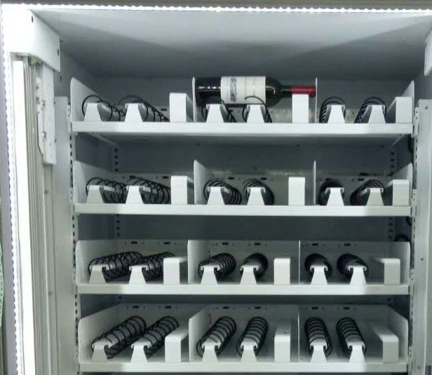 Fresh food vending machine for fruits sandwiches with lift system