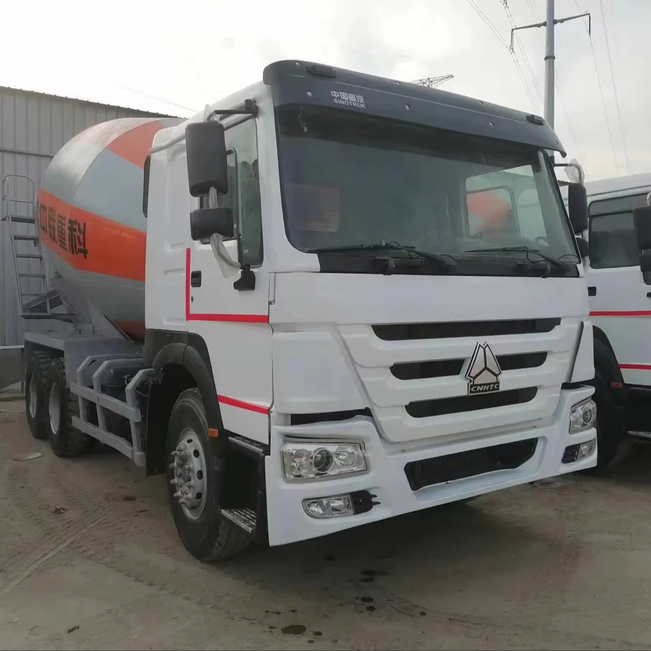 Sinotruck HOWO 6*4 Mixing Tanker Truck Concrete Agitating Lorry Mixer Truck White Color