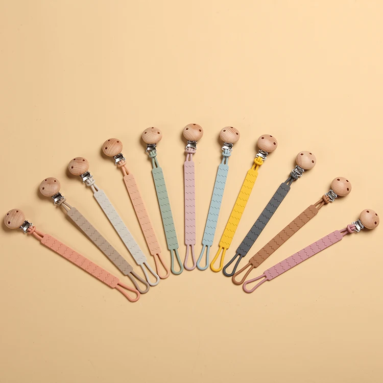 Hot selling wooden clasp silicone pacifier clip for 6 months old baby