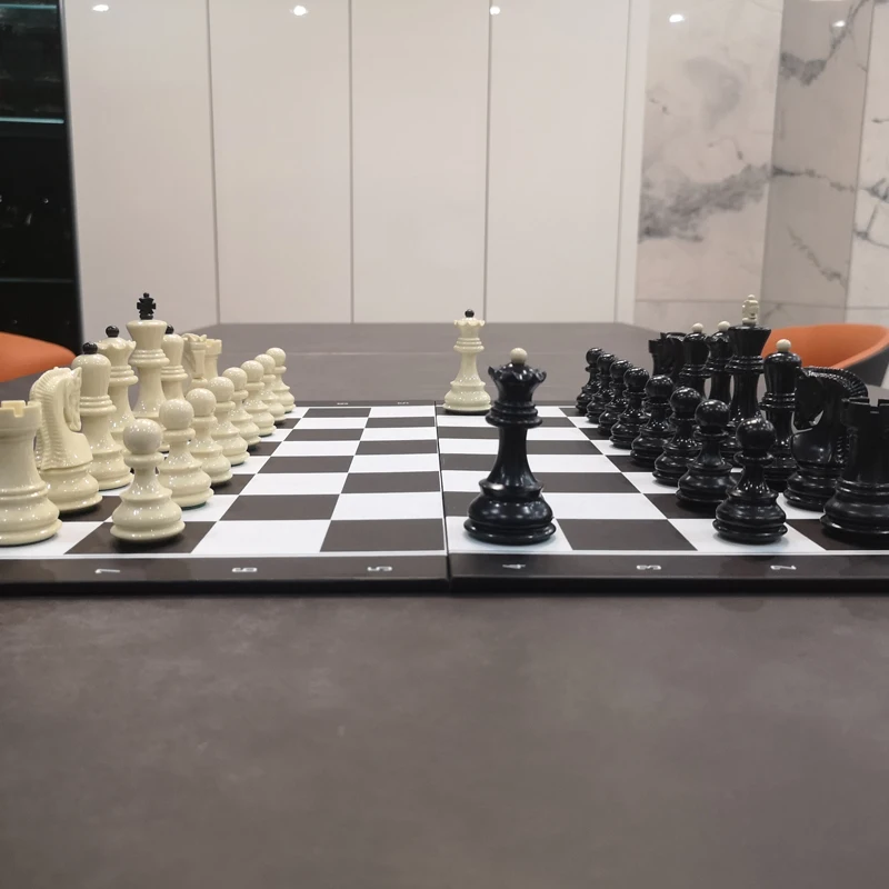 Plastic Magnetic Chess German Knight Chess Pieces