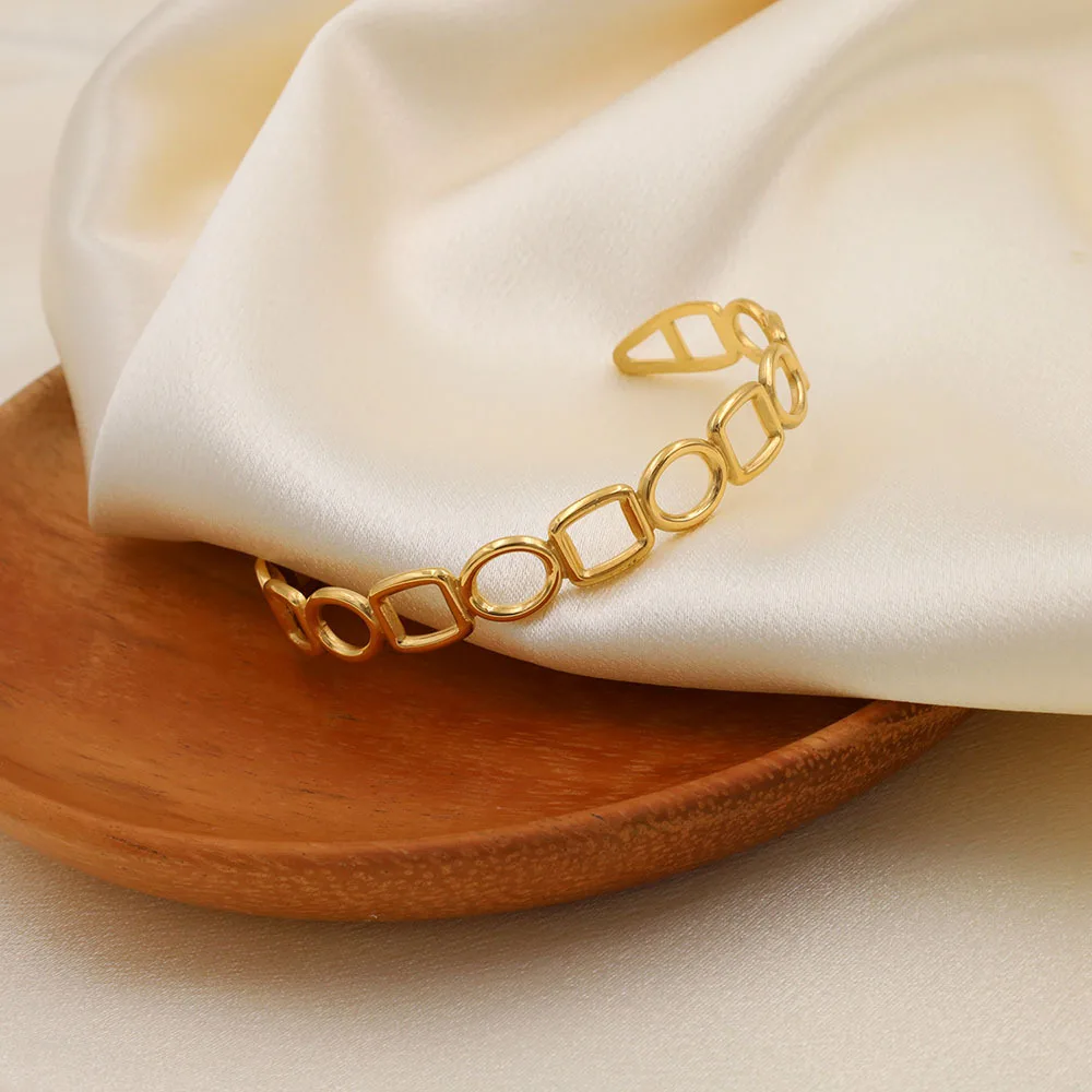 Custom Wholesale New Design 18K Gold Plated Stainless Steel Woman Brand Jewelry Popular Link Charm Designer Bangle