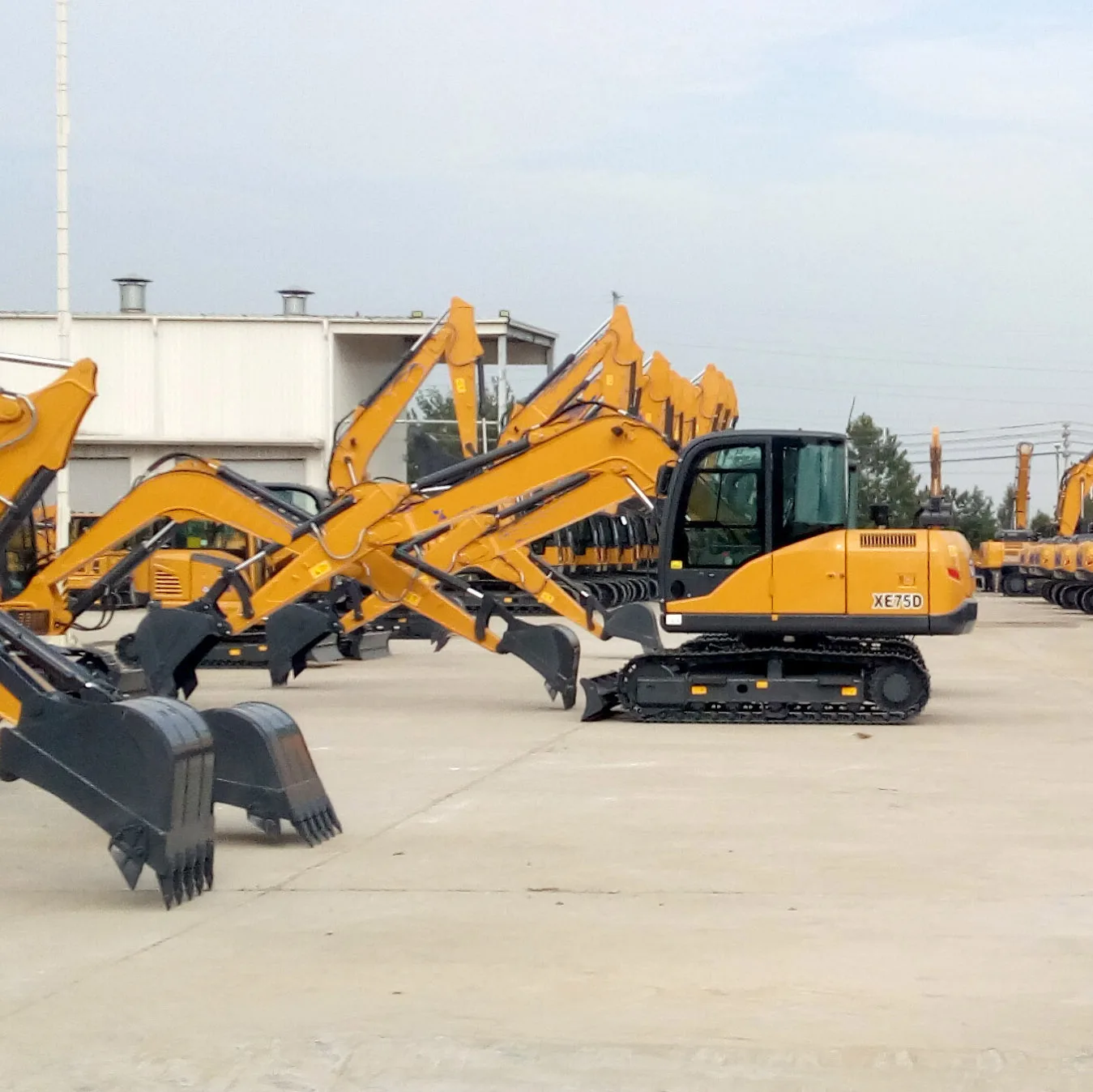 Chinese Top Brand 100% New 7.5Ton Crawler Excavator XE75D for Sale with Powerful Engine