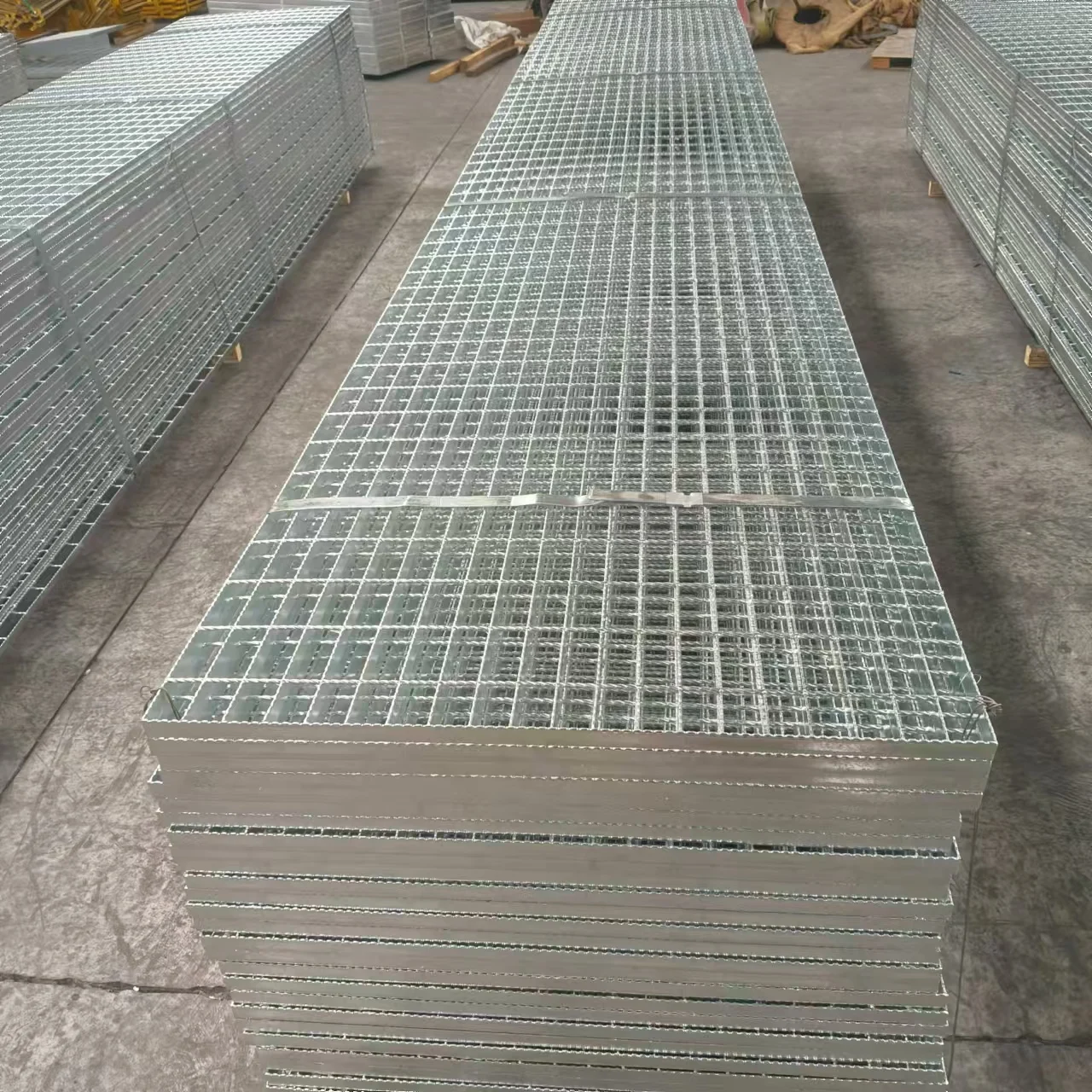 Горячая оцинкованная стальная решетка с нескользящей утечкой воды новой технологией обработки для складского использования