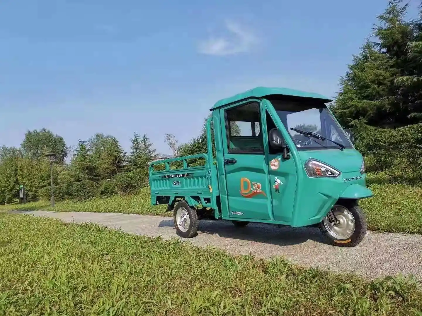 China HONGDI Brand New Closed Cab Drum Brake Electric Cargo Truck Electric Tricycle