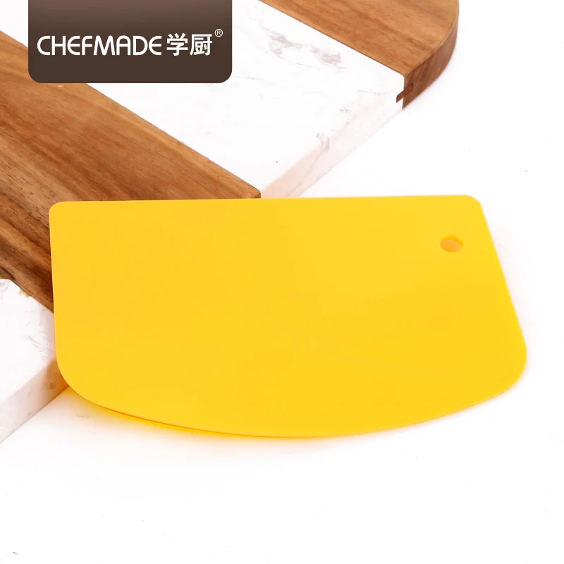 
CHEFMADE Kitchen Tool Food Grade Pp Yellow Non Stick Dough Cutter And Scraper for Baking and Cooking 