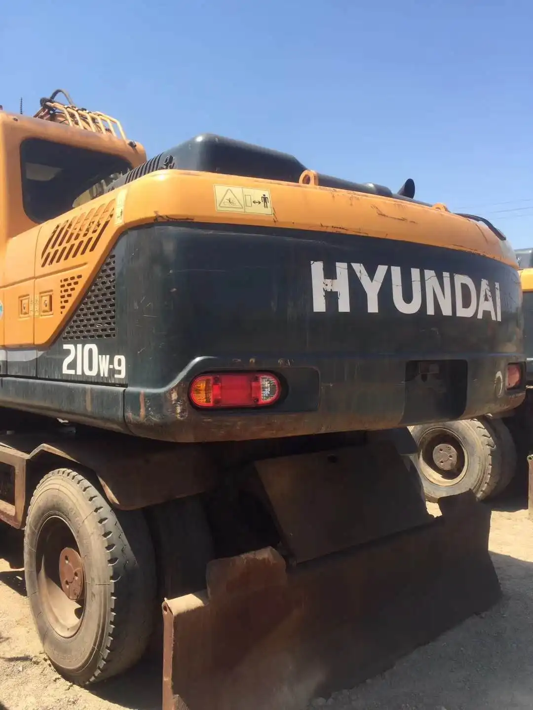 Экскаватор R210W-9 колеса HYUNDA I в наличии экскаватор на
