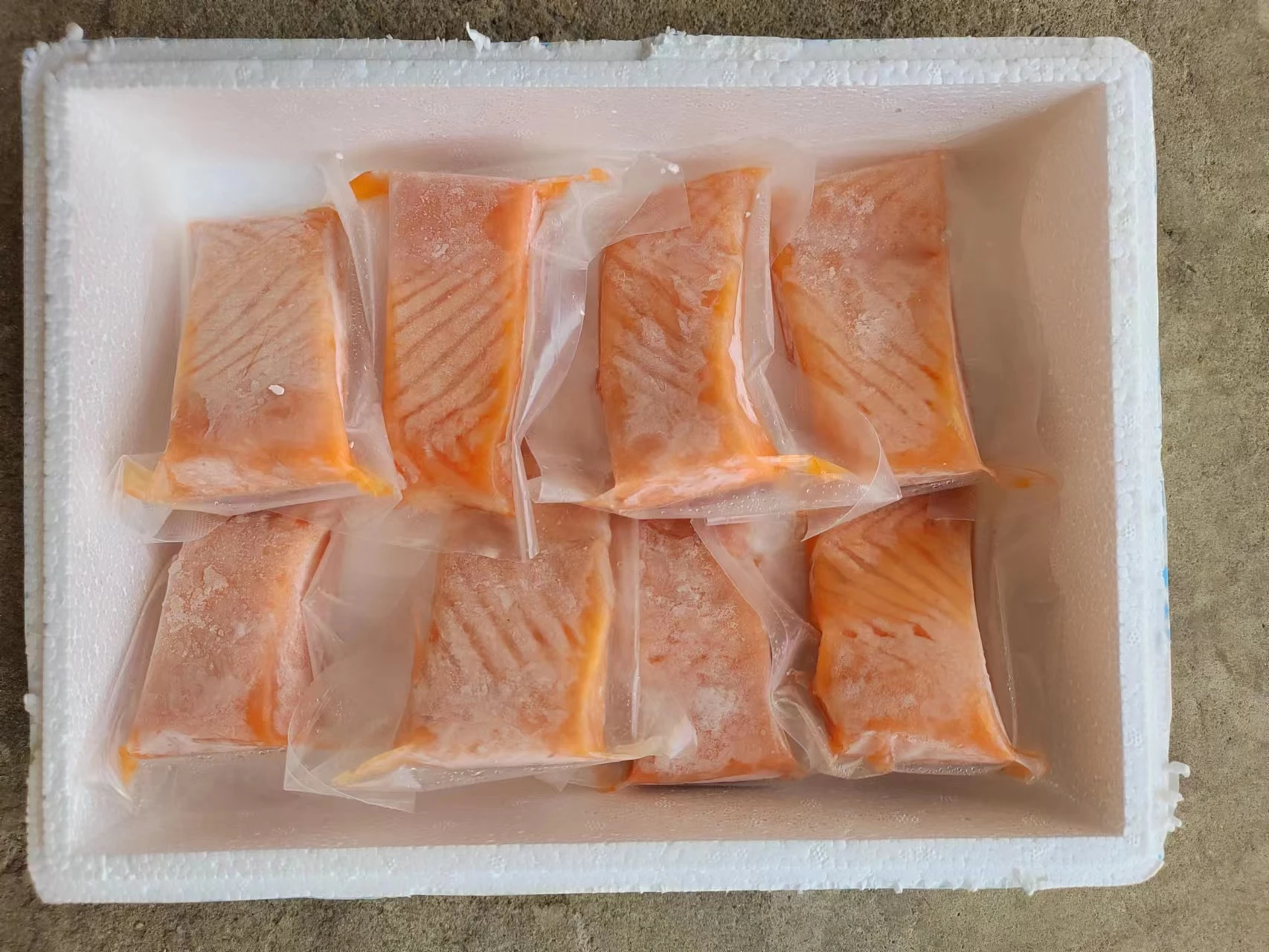High quality ready to eat frozen delicious black Pepper Flavor vanilla flavor Atlantic smoked salmon Salad