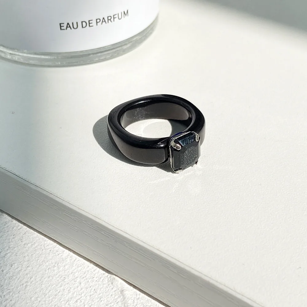 Hot Sale Fashion Customized Women Plastic Acrylic Acetate Resin Zircon Jewelry Rings