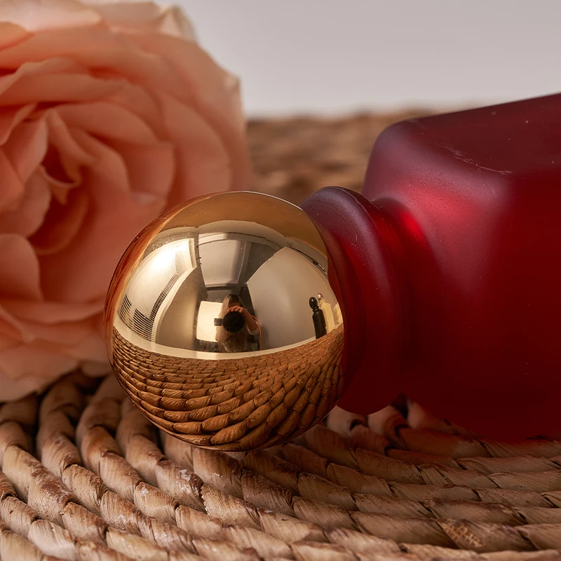 High Performance 30ml 50ml Red Black Flat Gold Frosted Perfume Bottles With Black Ball Cap