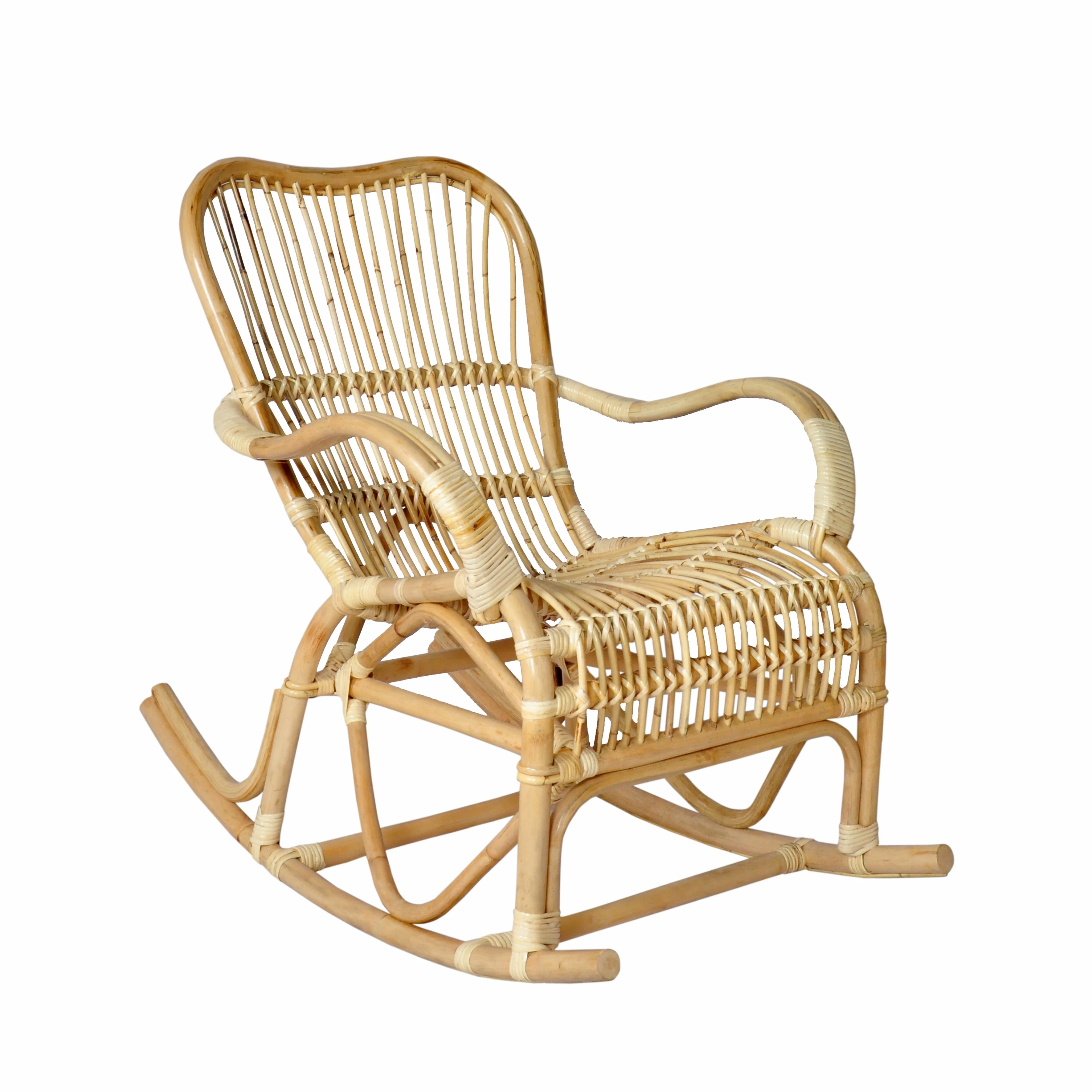 Кресло-качалка из ротанга для украшения улицы и гостиной