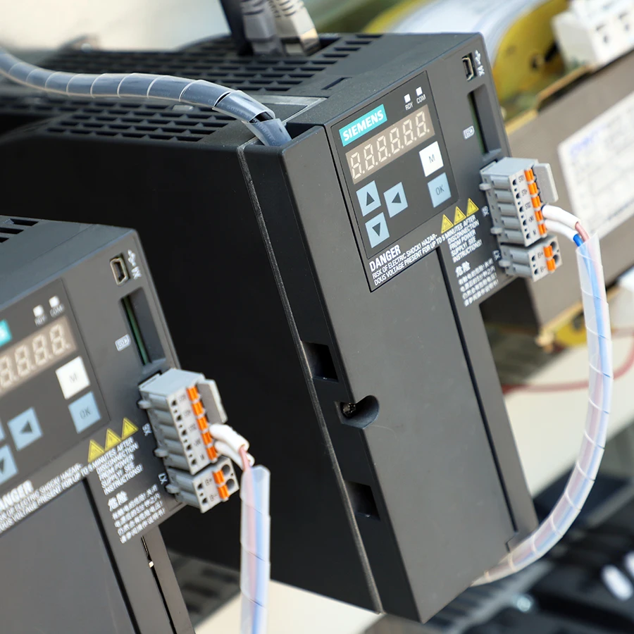 Automatic spray booth for wardrobe and cupboard door panels with flat water-based paint  wood painting machine