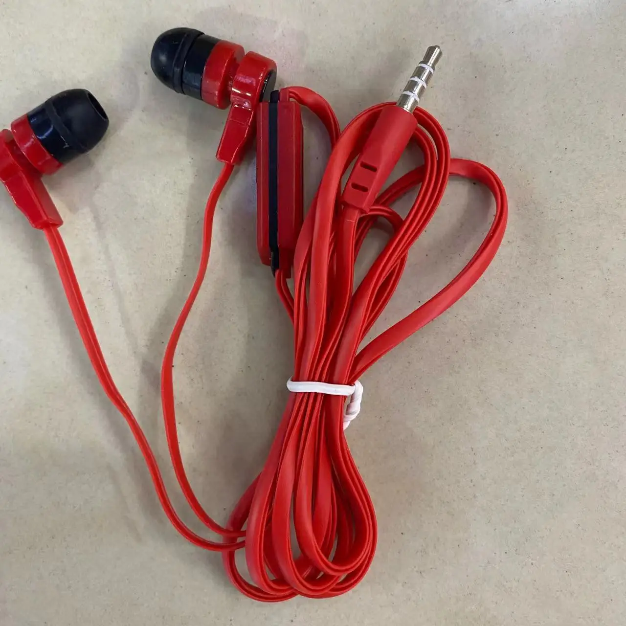 New factory price  Universal 3.5mm Wired Earphone And Headphone Girls Hands Free In Ear Earbuds With Mic For Phones Mp3 Ipod