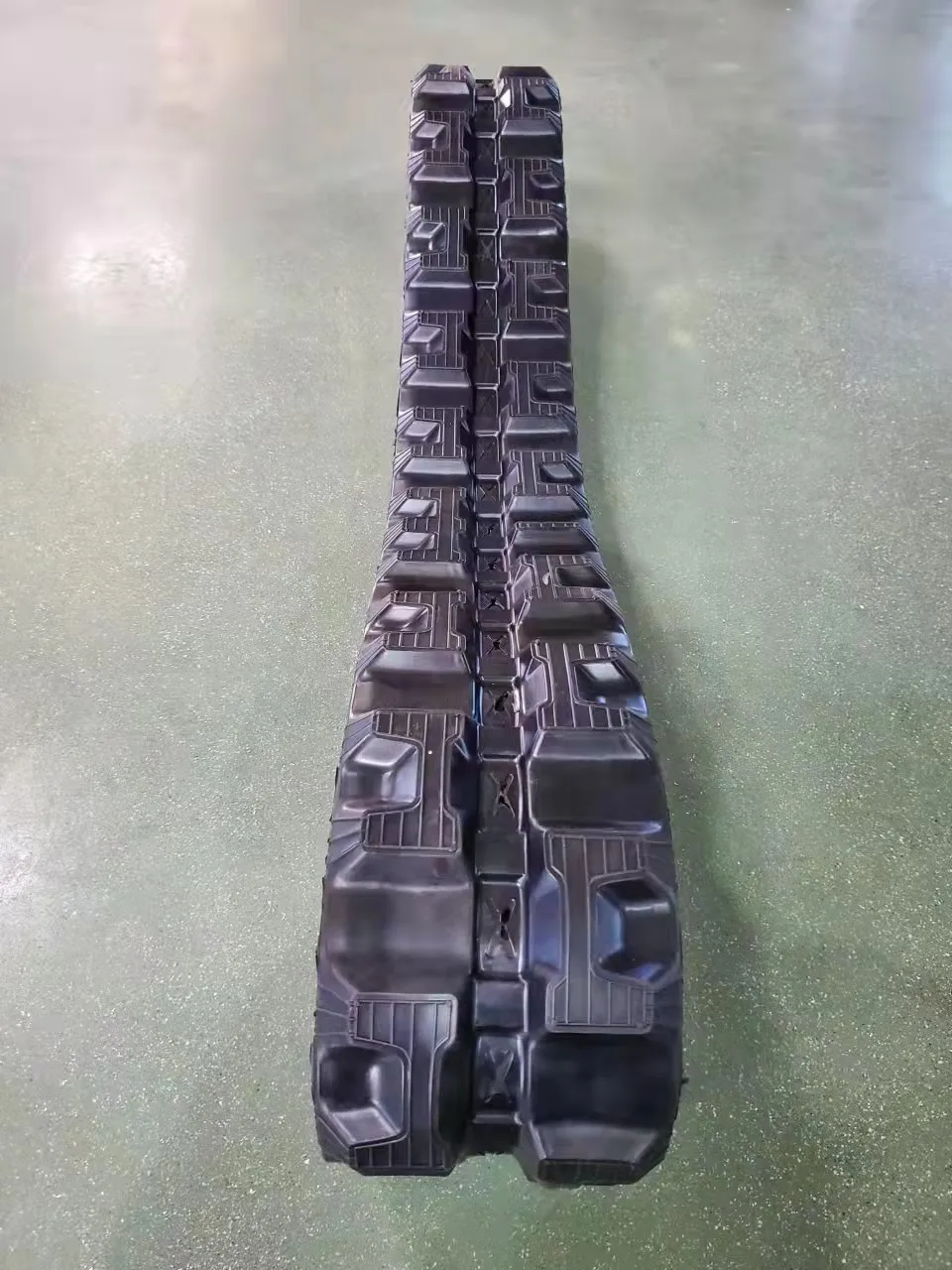 Wholesale customized sturdy and durable rubber tracks to meet your business needs. Welcome to cooperate