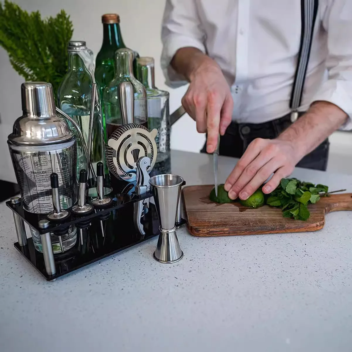 Luxury Bartender Kit 14 Pcs Bar Tool Set Stainless Steel Cocktail Shaker Set With Acrylic Stand