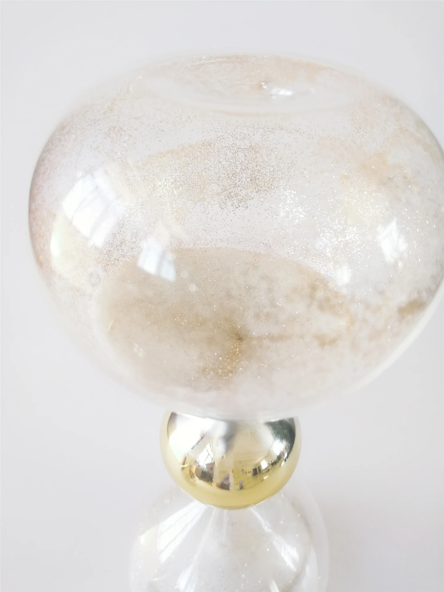 Sand glass transparent and golden ball in the middle white shimmering powder 15 minutes timing hourglass