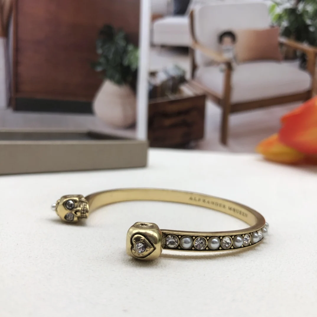 Alexanderxx McQueens Wholesale New 925 Silver Inlaid Zircon Pearl Open Bracelet with Exquisite Accessories to Give to Friends