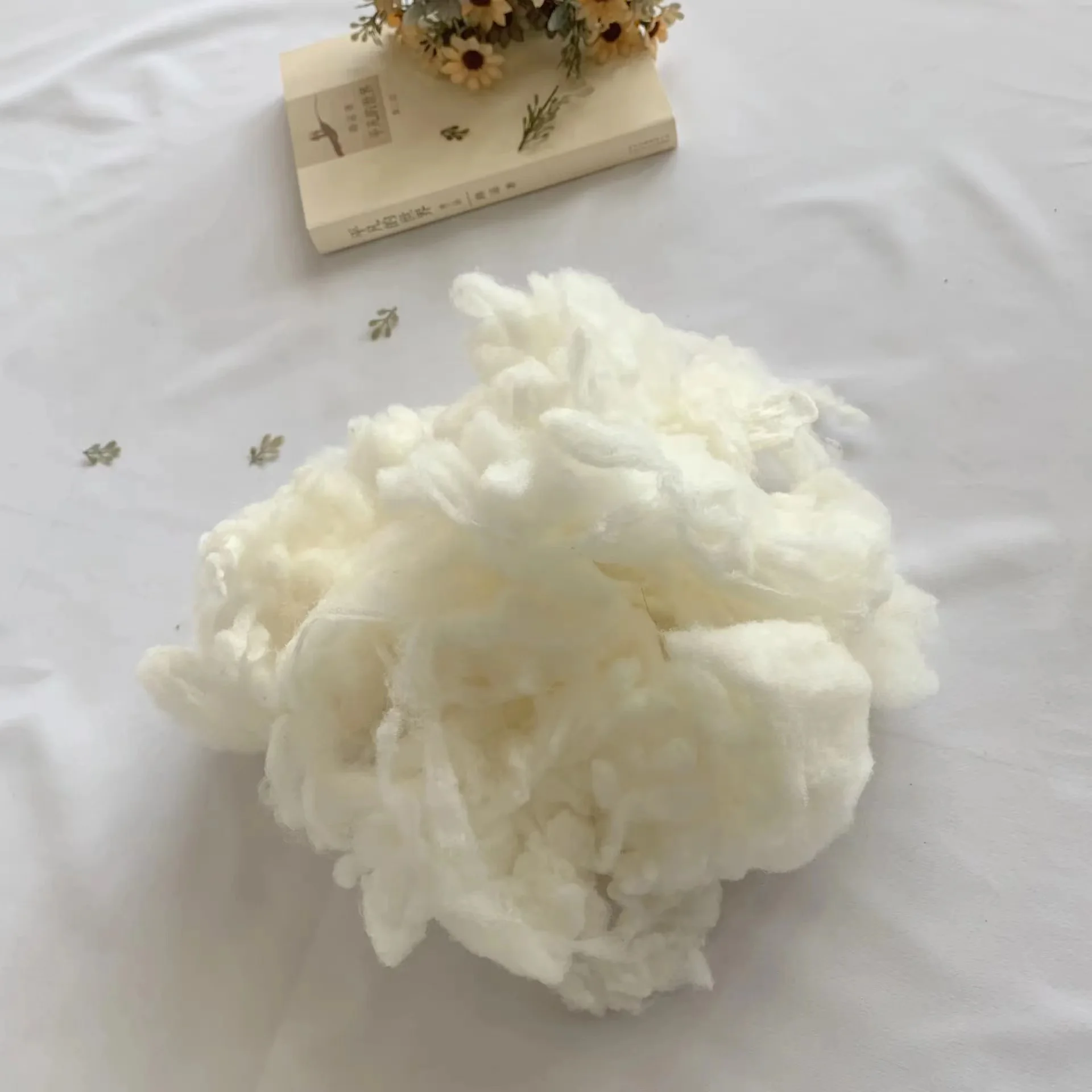 Wholesale 100% Carded Sheep Wool Fiber Scoured Pattern Clean Waste 25-34 Micron for Felting and Spinning