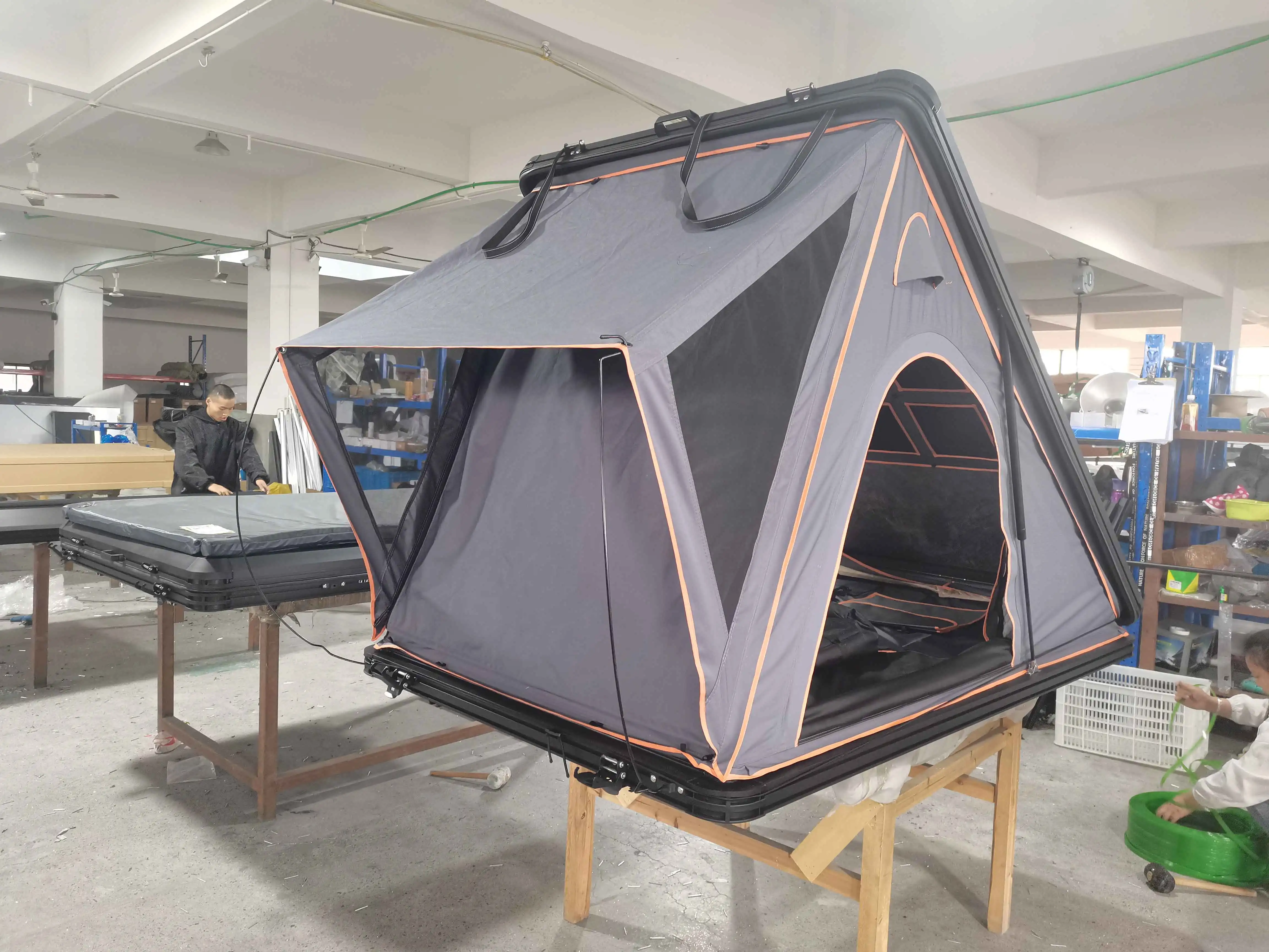 Hard Shell Camping Roof Top Tent with Annex Canopy Awning Straight Bracing Type for Car & RV Roofing