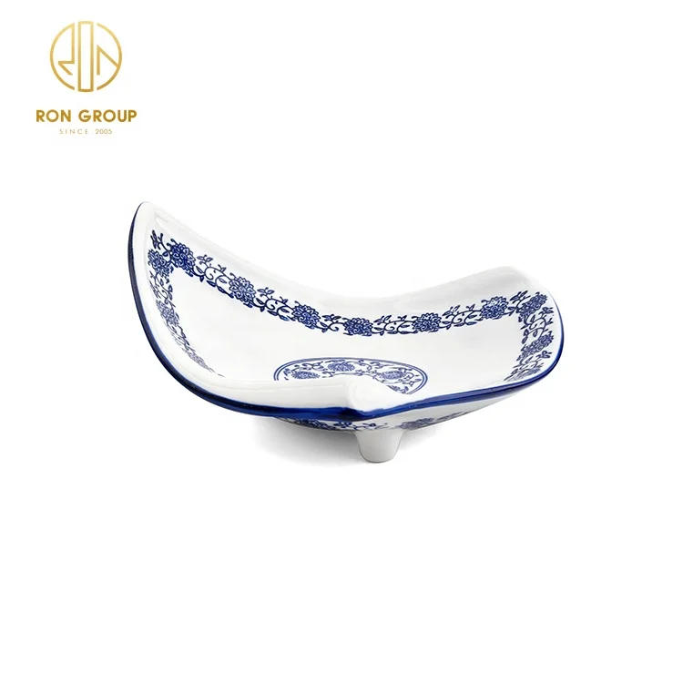 Chinese style handmade white and blue color triangle shape ceramic tableware set porcelain dinner plate for restaurant