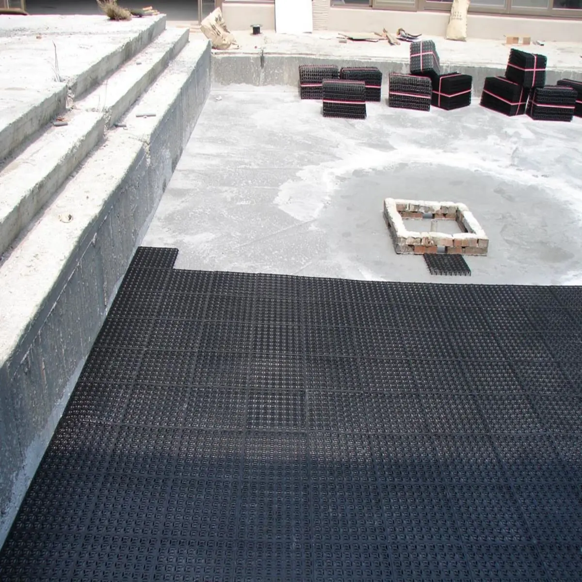 Drainage board cell gravel grid water flow waterproof membrane drain mat