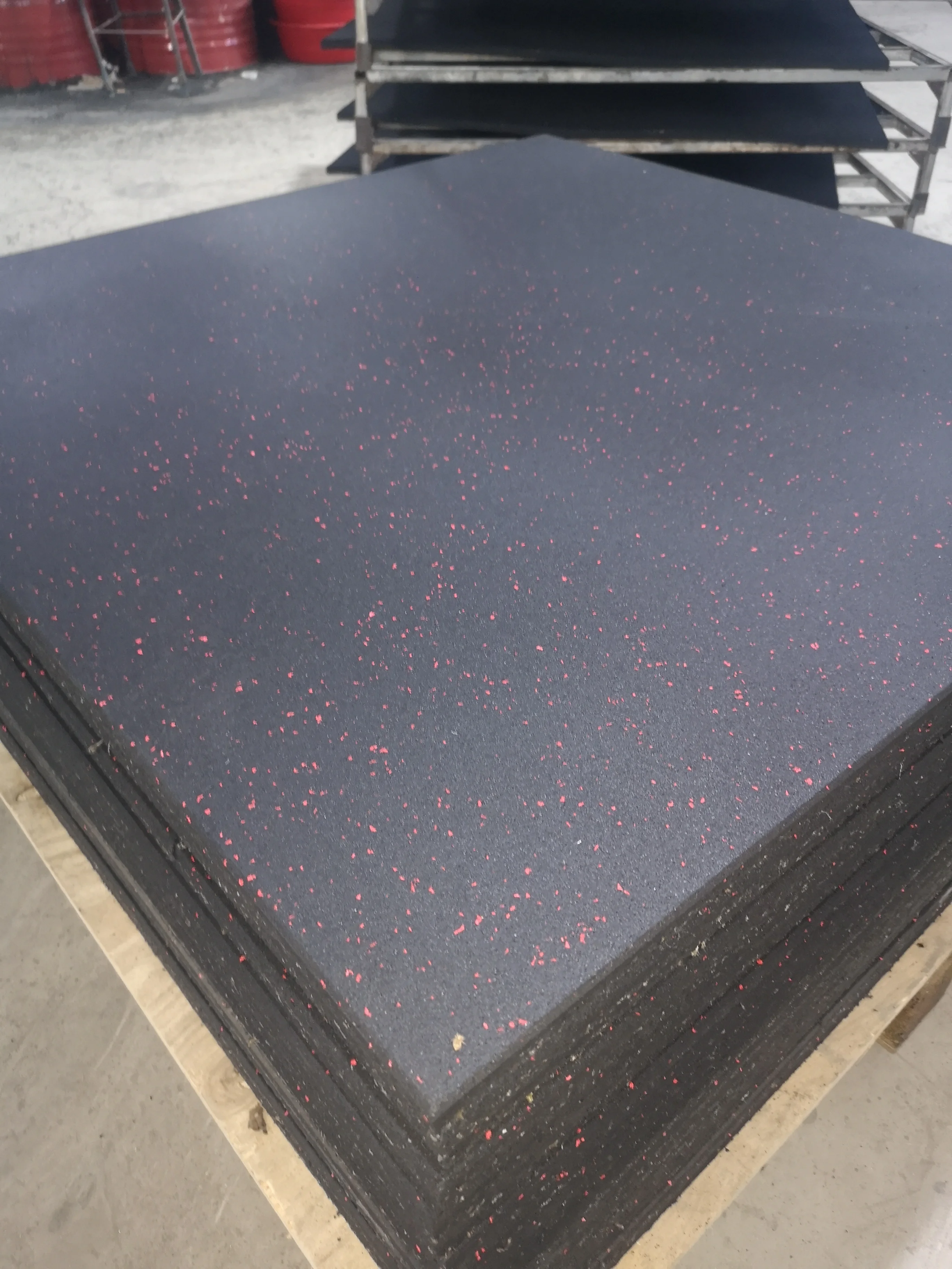 Factory direct cheap price gym floor environmental rubber gym flooring indoor use gym mat