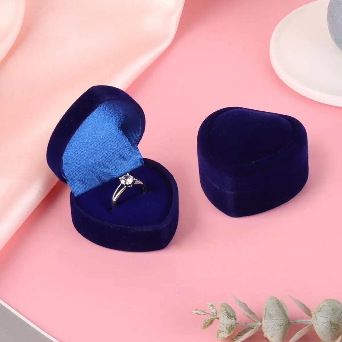 Luxury Valentine Plastic Blue Heart Ring Flocking Velvet Jewelry Gift Packaging Box
