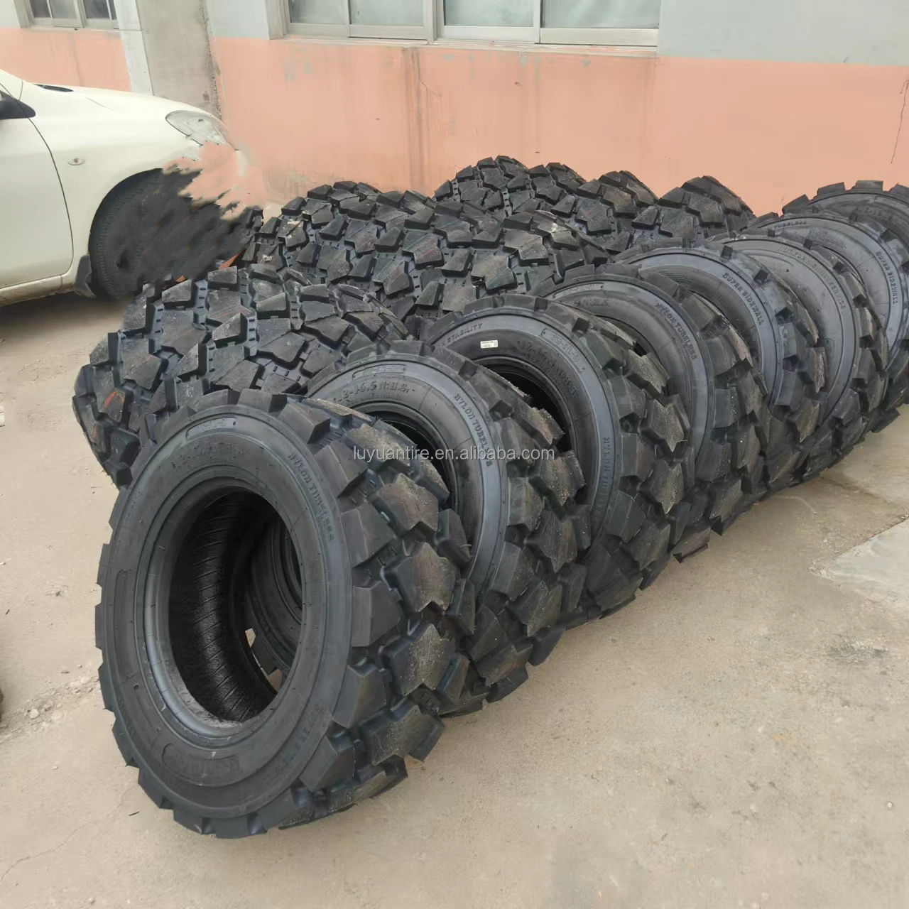 Engineering Tire10-16.5 12-16.5Skid steer loader tir Ingot pattern