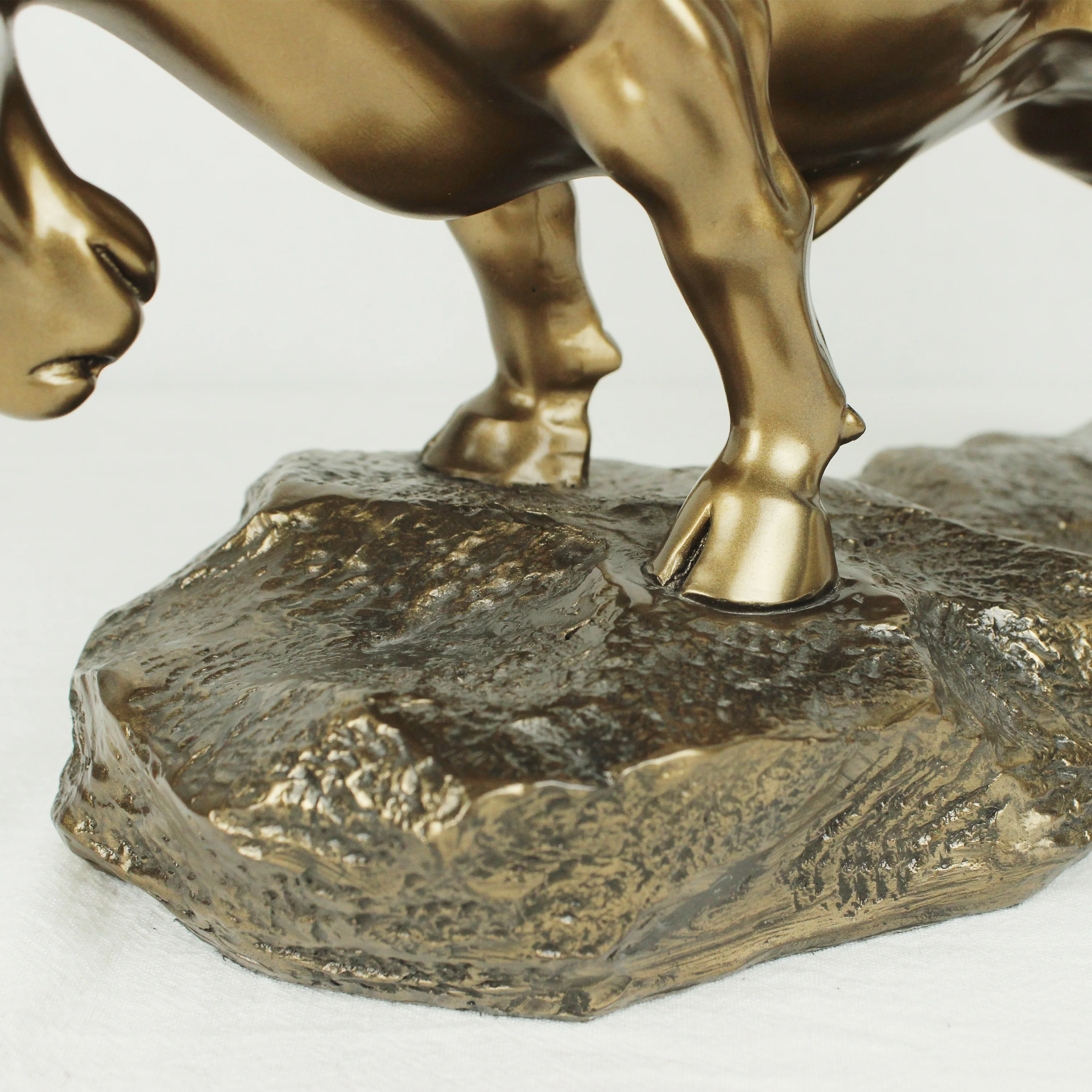 Modern life size bronze bull statue custom metal animal figurine home decoration