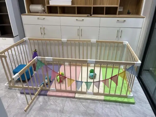Lightweight Wooden Large Baby Playard Safety Baby Play Fence with Locking Gate