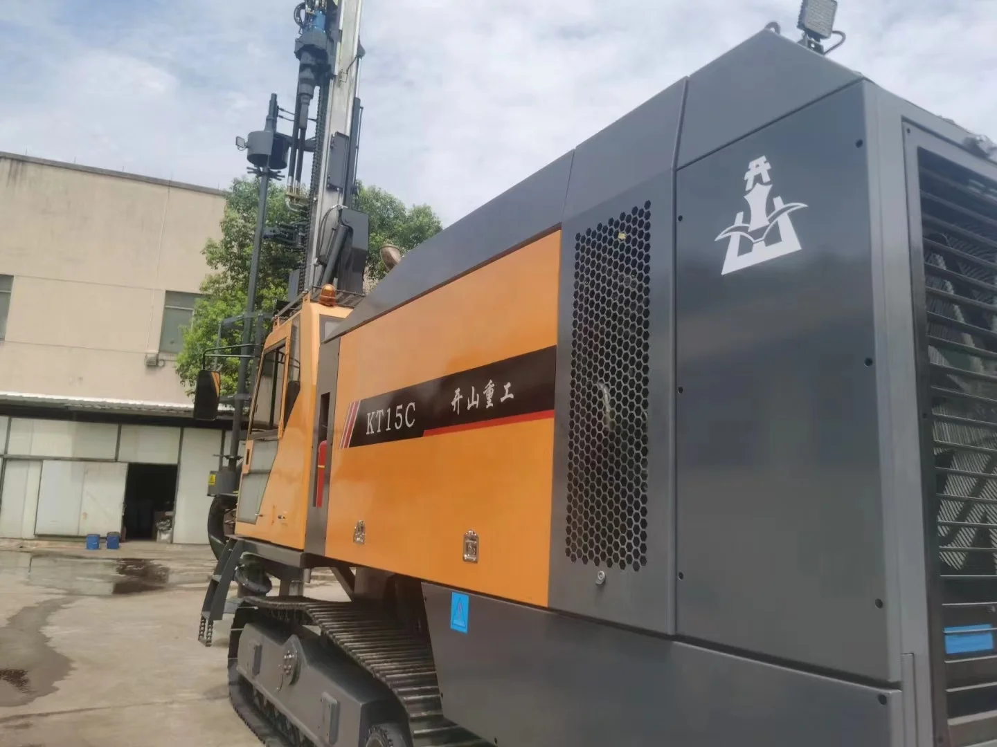 Kaishan KT15C 36m deep crawler Integrated DTH drill rig 298kw Diesel borehole rock rotary drill rig machine for open use