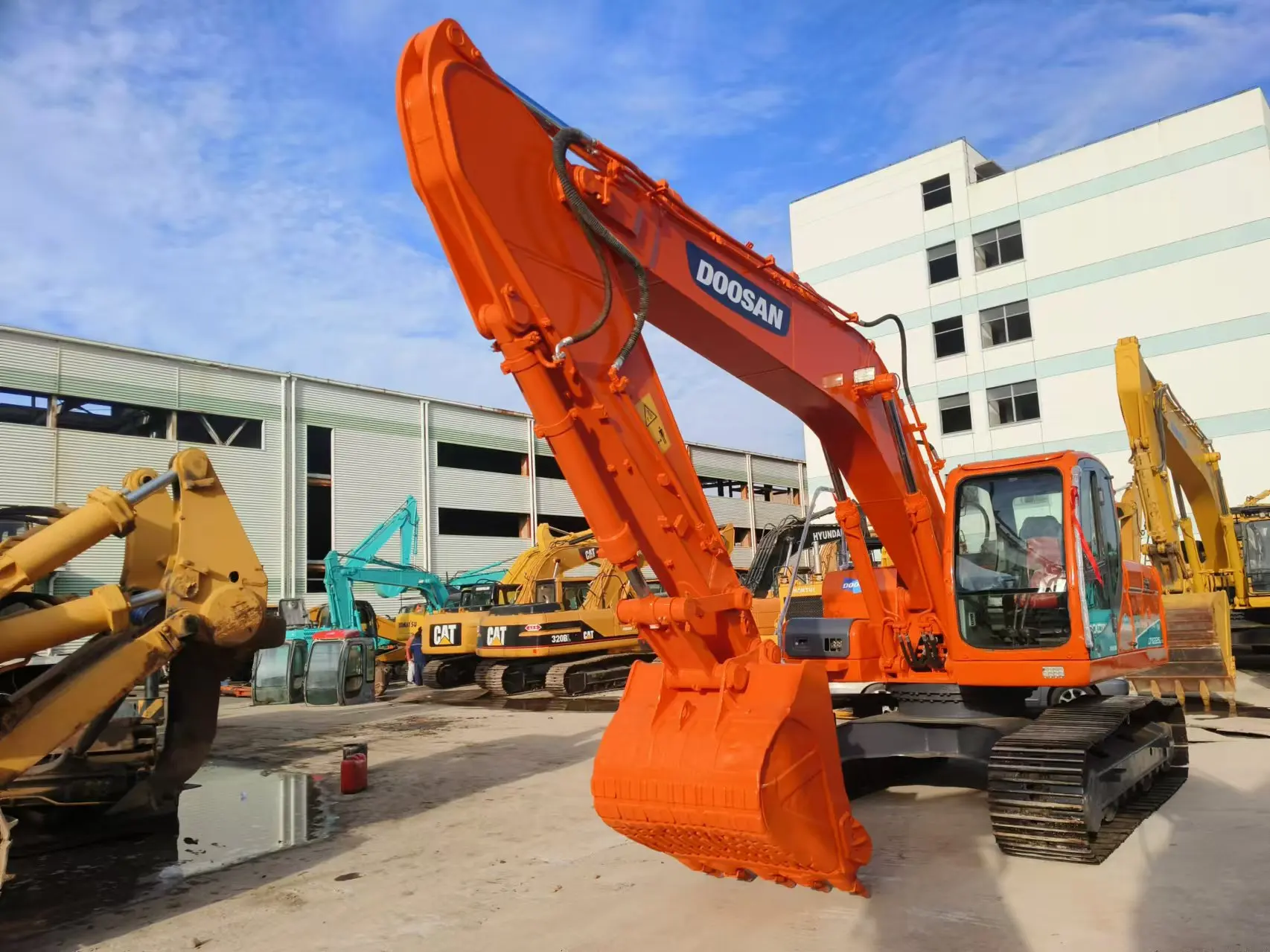 Second-hand excavator Doosan dx225 machinery Doosan dx300 is cheap/high quality/good condition