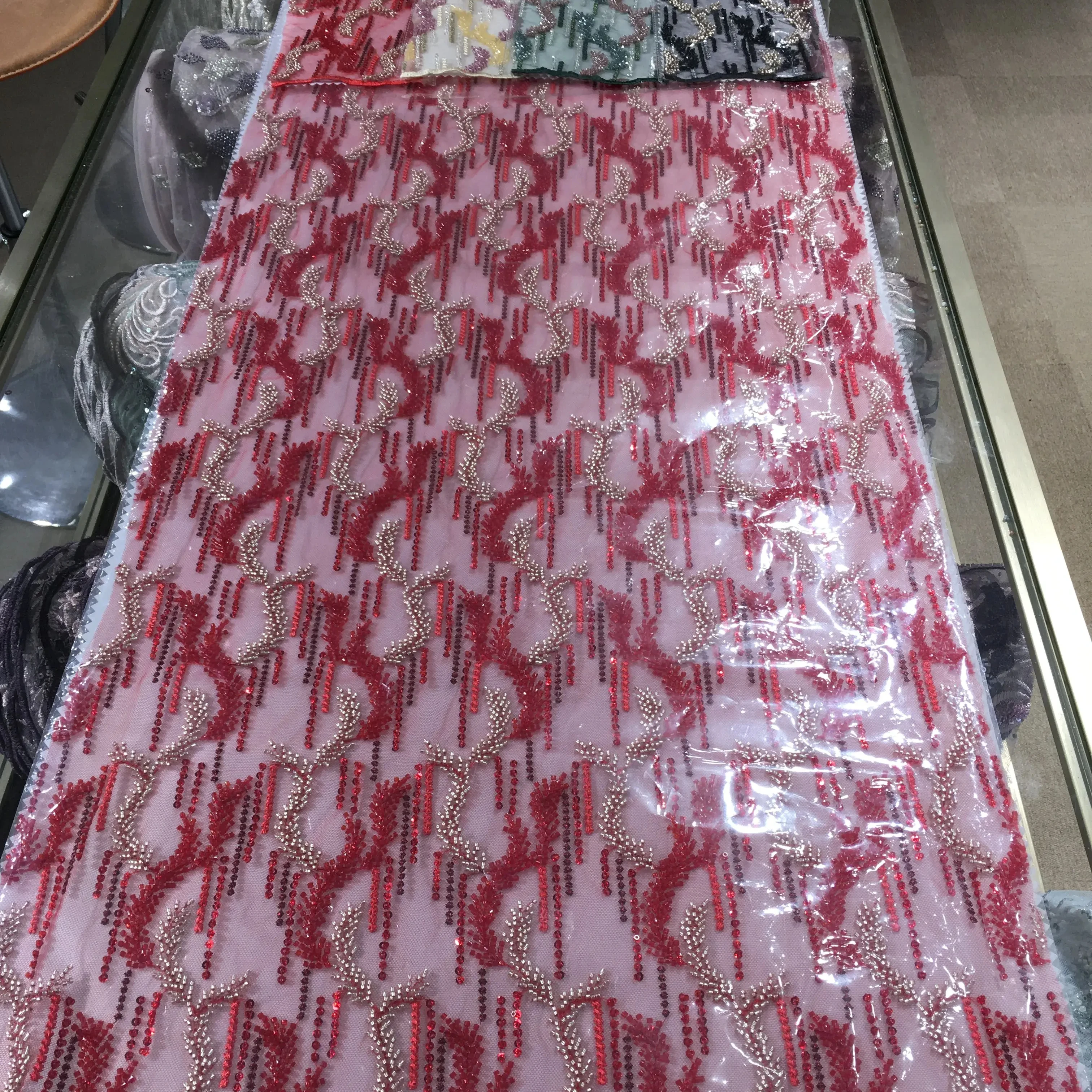 Промышленная конкурентоспособная цена красное вышитое бисером с блестками французское кружевное свадебное платье для вечеринки