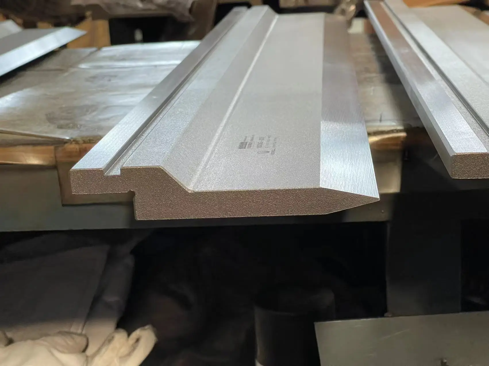 Top Punches 30 Angle CNC Sheet Metal Bending Amada Press Brake Machine