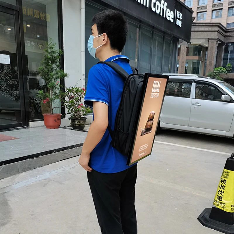 21.5 Inch Human Walking Backpack Billboard Android LCD Advertising Players Indoor Outdoor Digital Billboard With BOE Panel