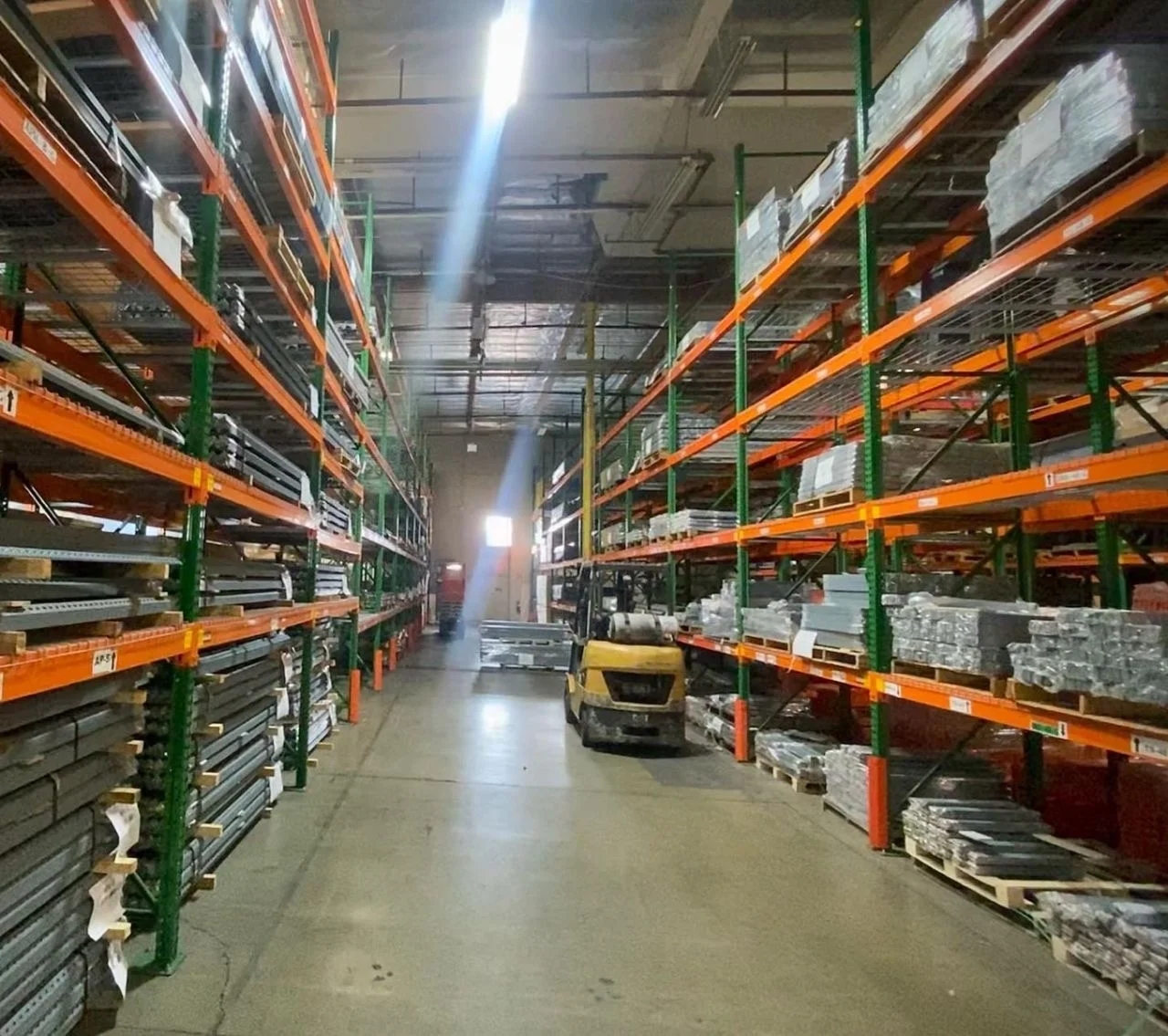 US Teardrop Type Heavy Duty Pallet Racking