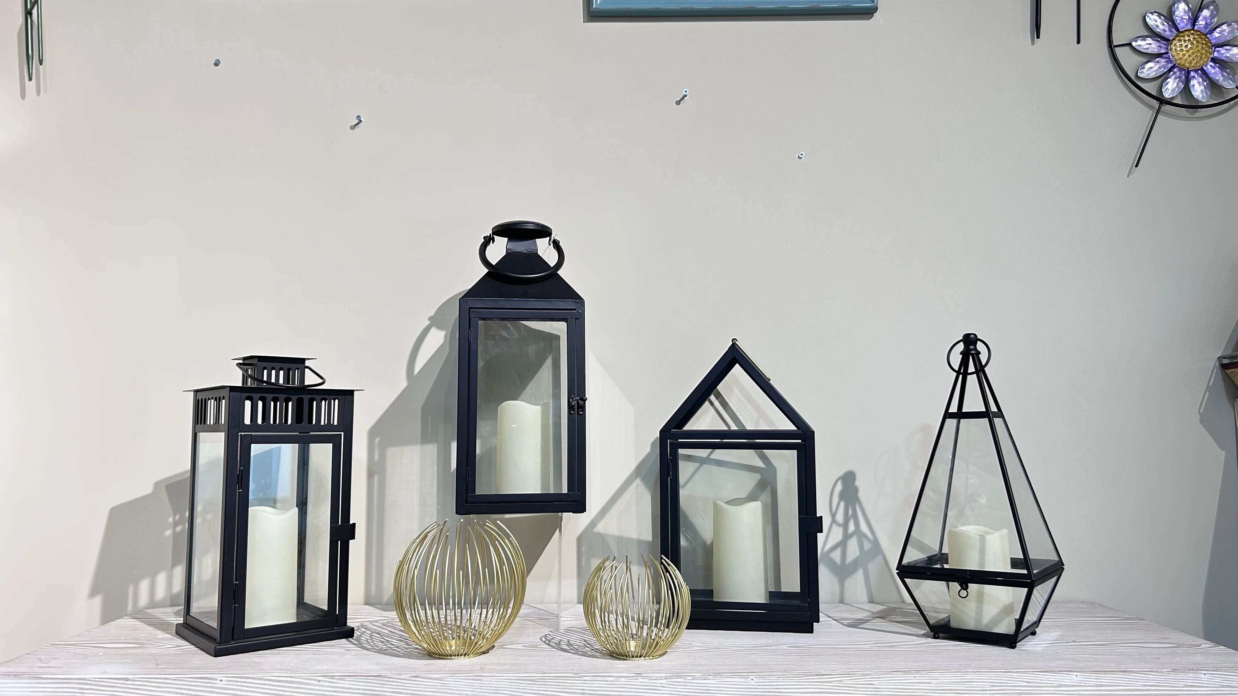 European Style Antique Black Metal Lantern Shabby Chic Garden Hanging Outdoor Courtyard Home Decoration Candle Usage