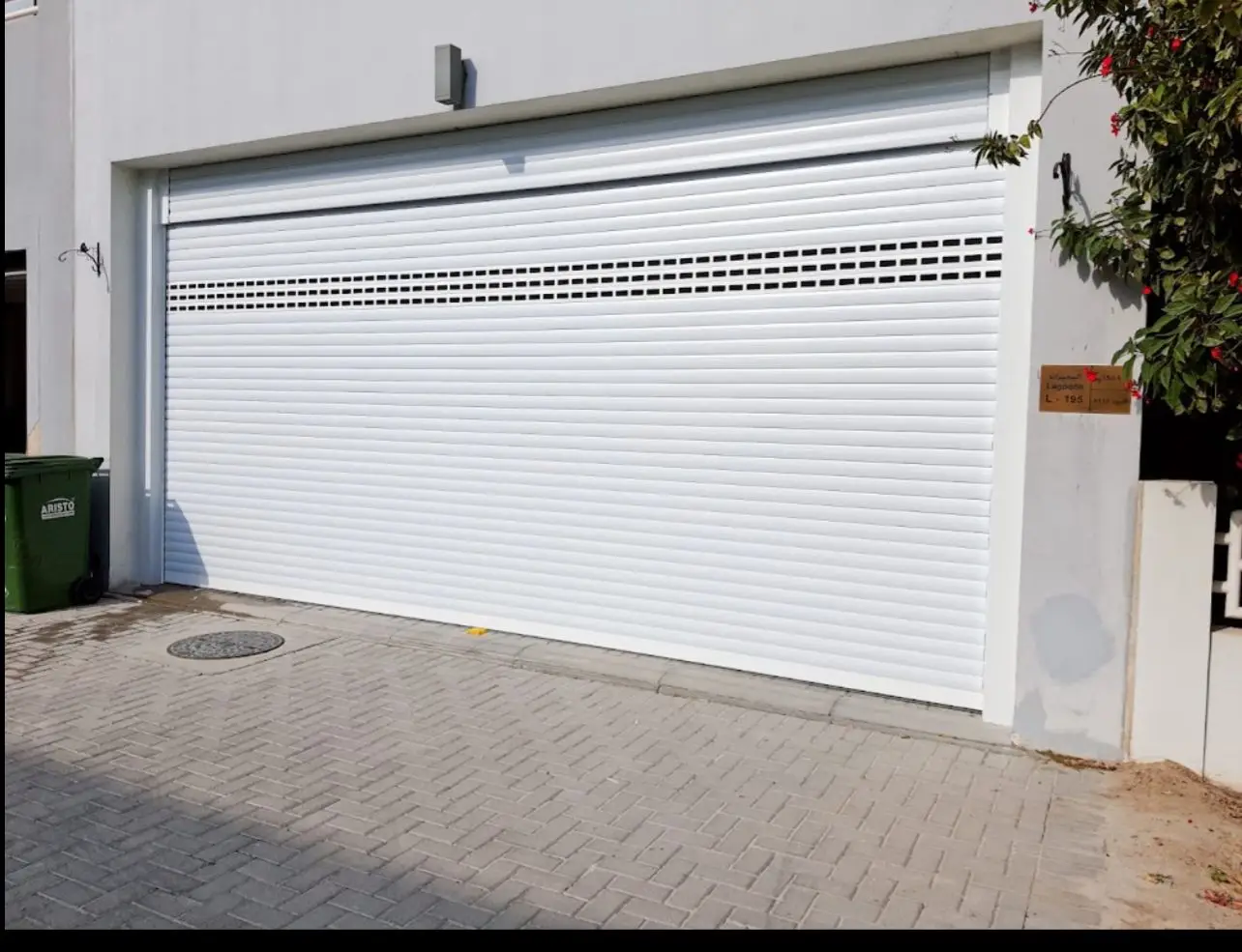 Electric sunshade roll down shutter exterior window with tube motor automatic roll up shutters for window