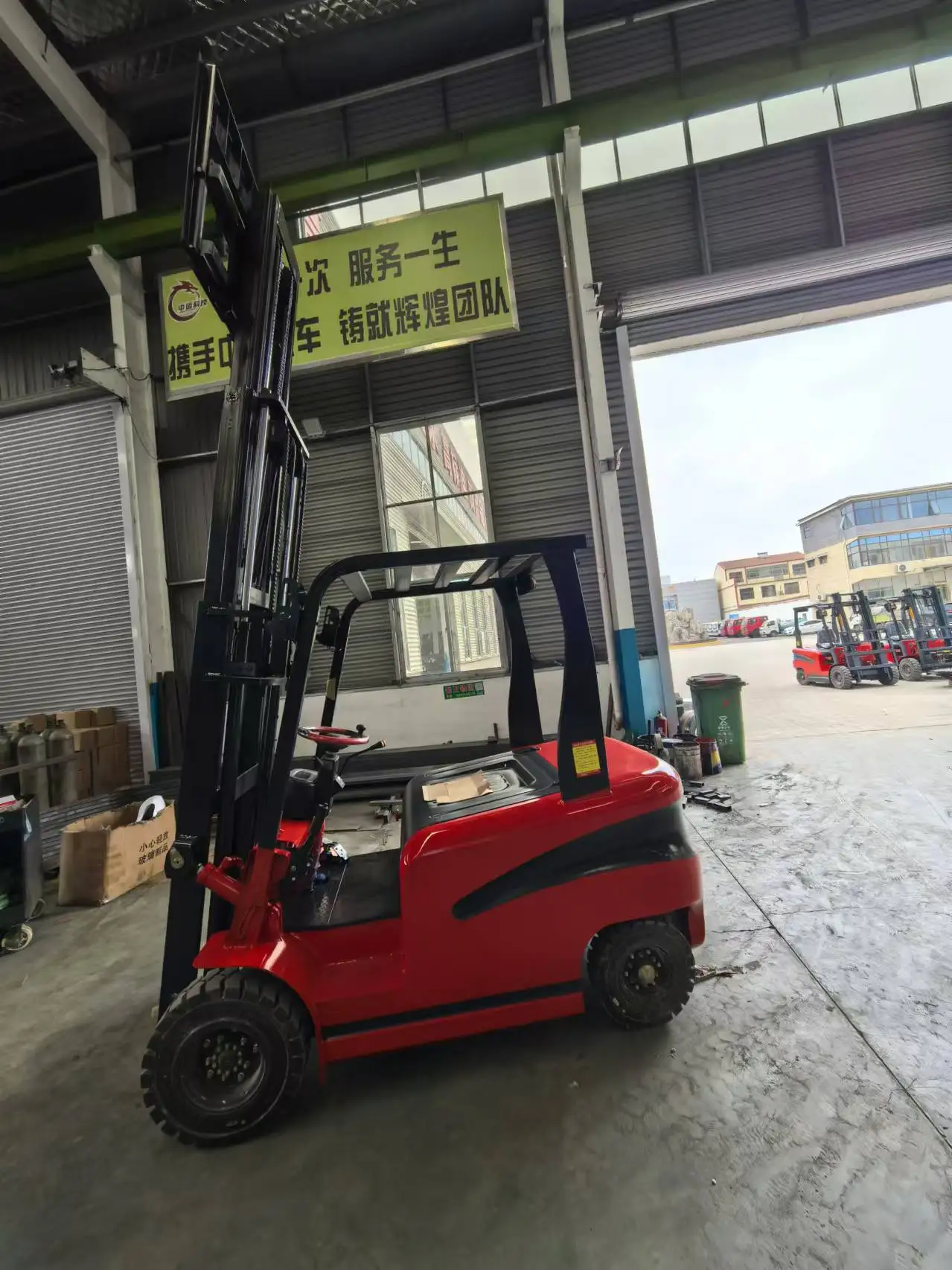 High Quality Control Heavy Duty Electric Forklift For Material Handling With High-Capacity Battery For Warehouse Operations