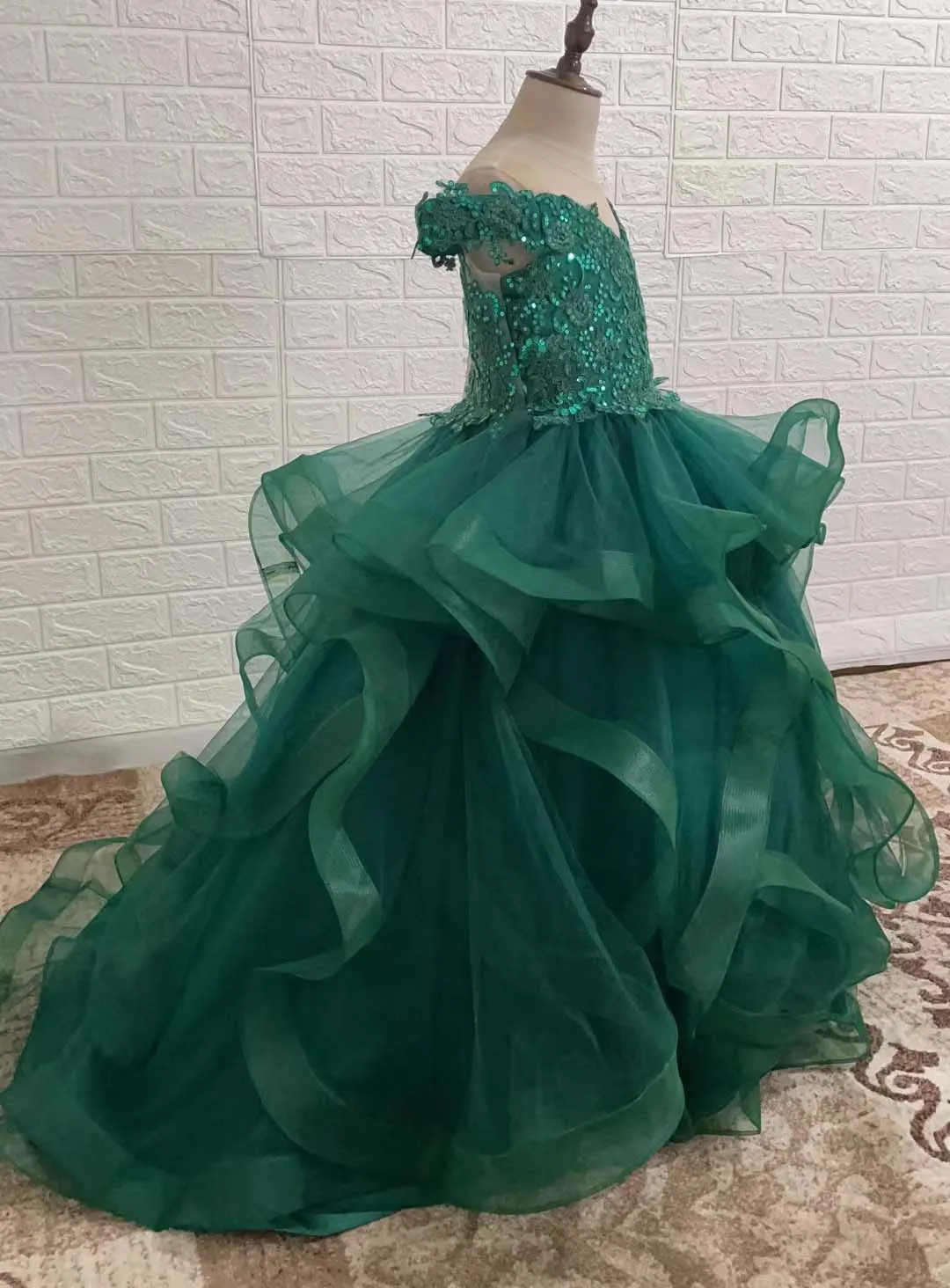 S0264R New hot selling high quality one shoulder sexy high-end temperament hot style exquisite elegant princess dress