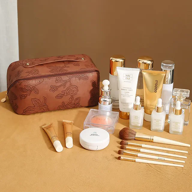 Custom Famous Brand Flat Opening Vintage Stylish Makeup Pouch Soft Leather Travel Makeup Organizer Beauty Storage Bag
