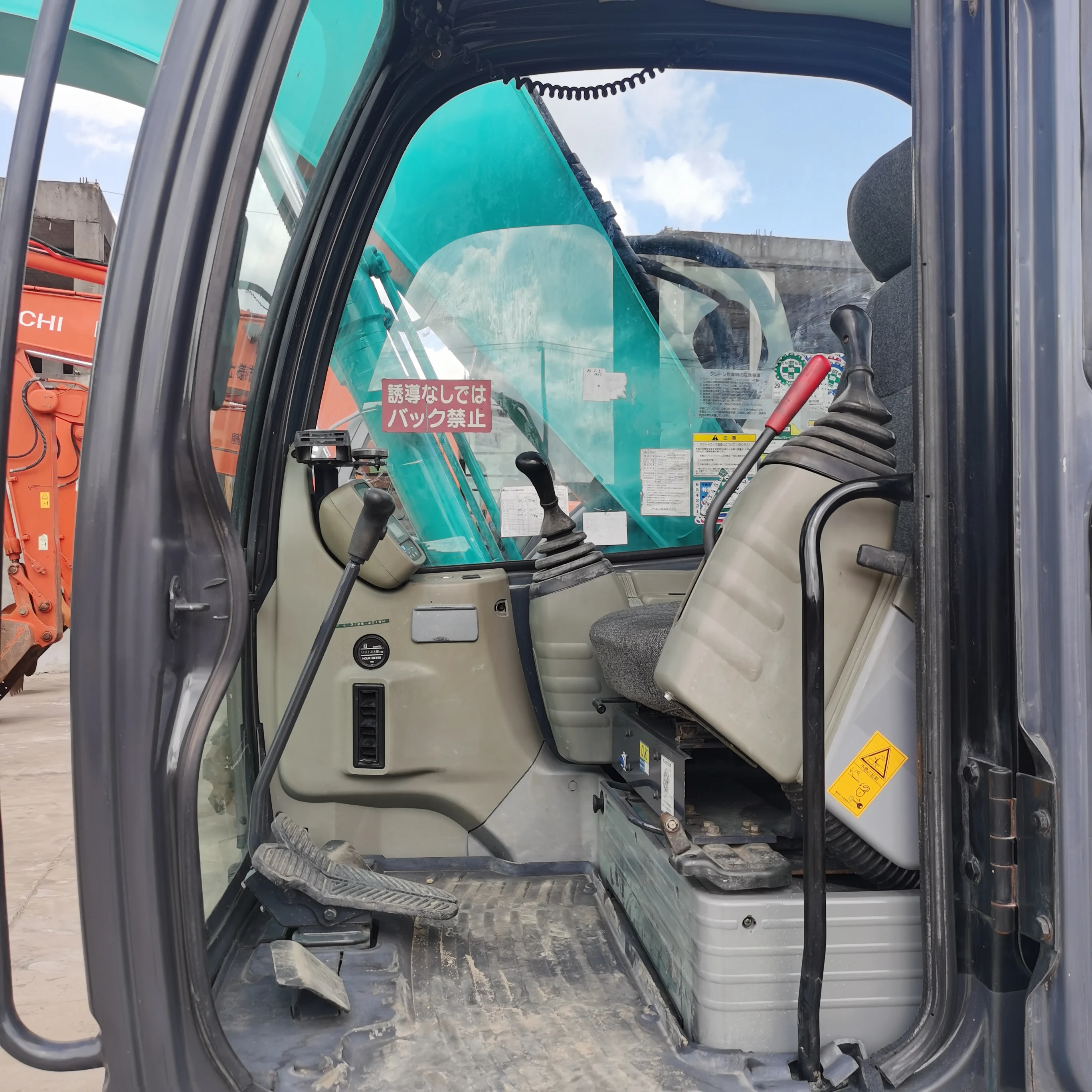 KOBELCO SK135 13ton Excavator Used Machinery Durable Performance Made in Japan sk135sr with low working hours in Shanghai