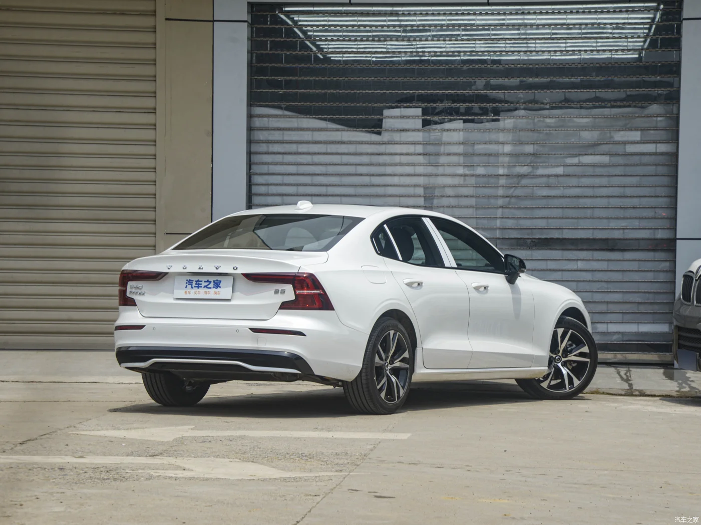 2024 Model B 4 Zhiyi Deluxe Edition New Arrival 48v Light Hybrid System Large Horsepower 197 L 4 Volvo S60 New/ second hand Car