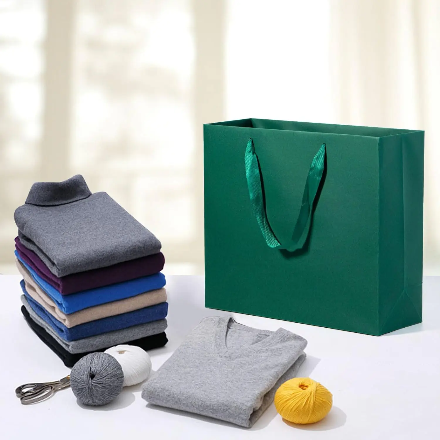 Wholesale Cheap with handle Shopping christmas Famous Brand logo customized high quality gift hard craft paper bags for clothing