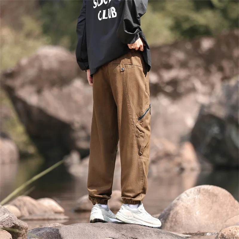 Мужские брюки с несколькими карманами