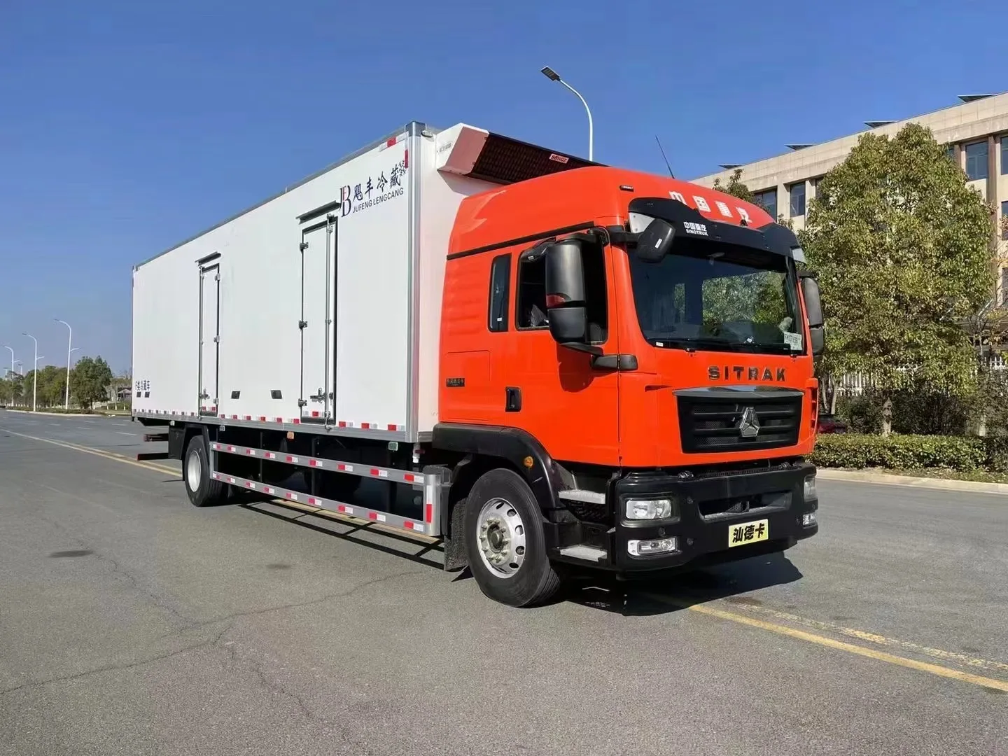 Hot sale 18 tons refrigerated cold room van truck refrigerated delivery truck