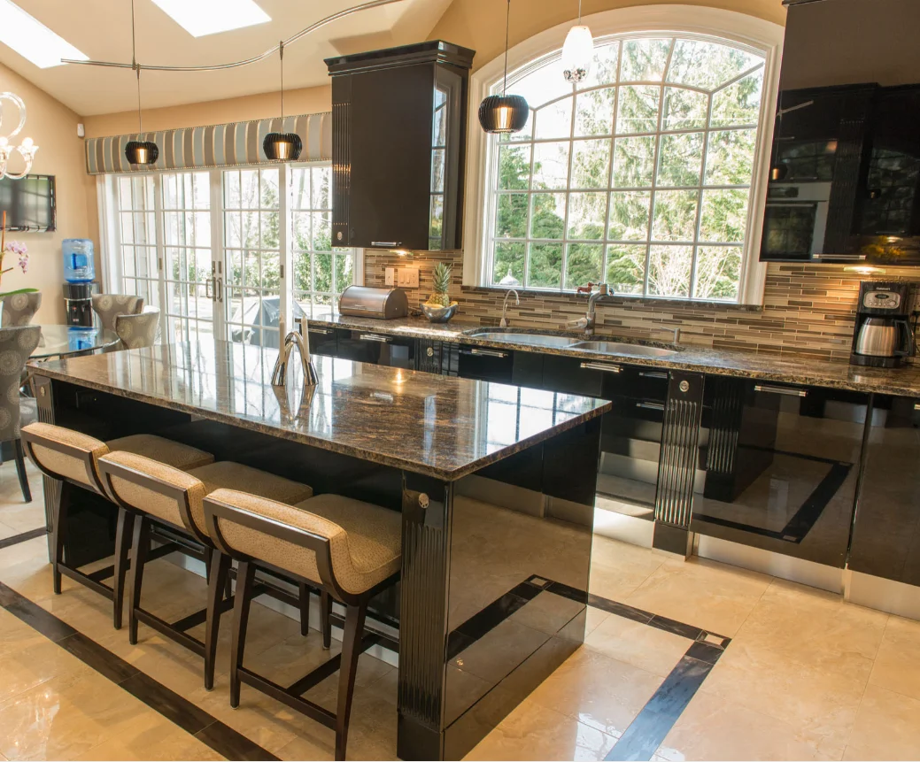 Factory Direct Sales High Gloss Black U-Shape Medium Kitchen Cabinet Modern Kitchen Furniture Design