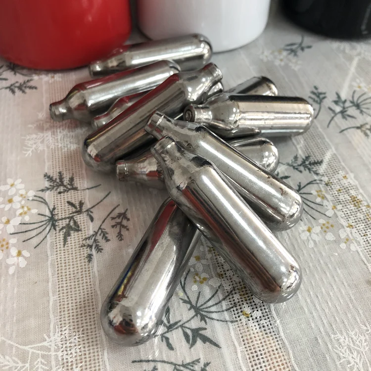 China Factory Wholesale High Purity Dessert Tools 8g Cream Chargers n2o Nitrous Oxide Whipper for Coffee